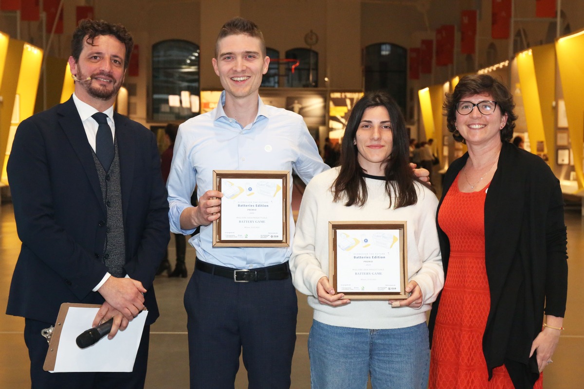 Eco-progettazione batterie: premiati tre giovani designer Eco-progettazione batterie: premiati tre giovani designer