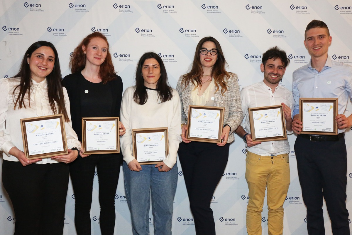 Eco-progettazione batterie: premiati tre giovani designer Eco-progettazione batterie: premiati tre giovani designer