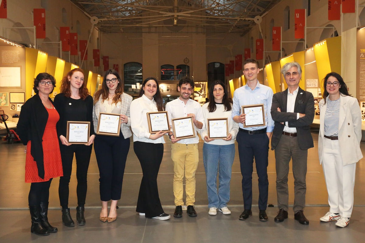 Eco-progettazione batterie: premiati tre giovani designer Eco-progettazione batterie: premiati tre giovani designer