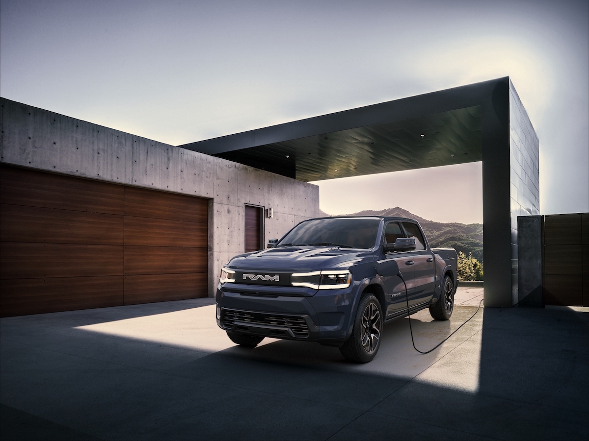 Nuovo Ram 1500 REV full-electric 2025 con un’autonomia fino (805 Km)