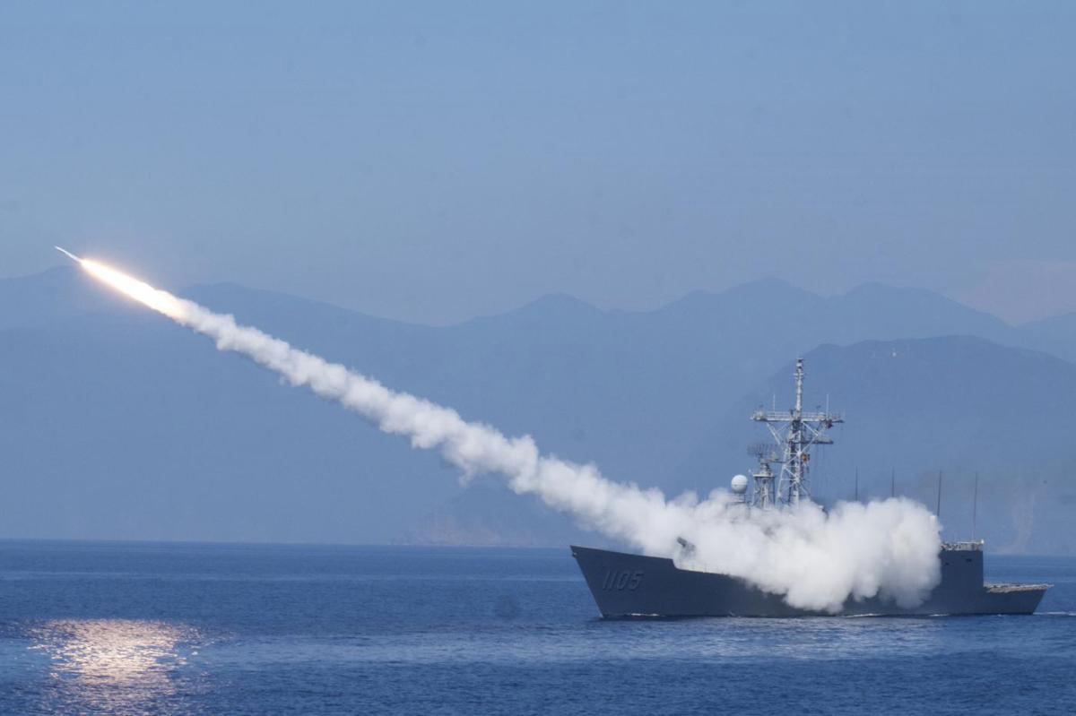 Prove di guerra, la Cina circonda Taiwan con 11 navi e 71 aerei Prove di guerra, la Cina circonda Taiwan con 11 navi e 71 aerei