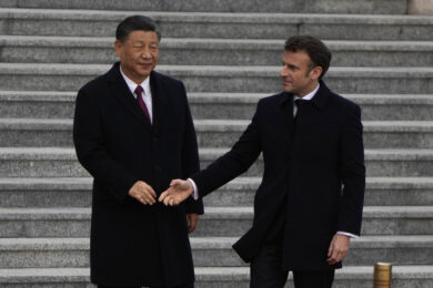 Da Macron un “bye bye” agli Stati Uniti: “Taiwan non è nell’interesse europeo”