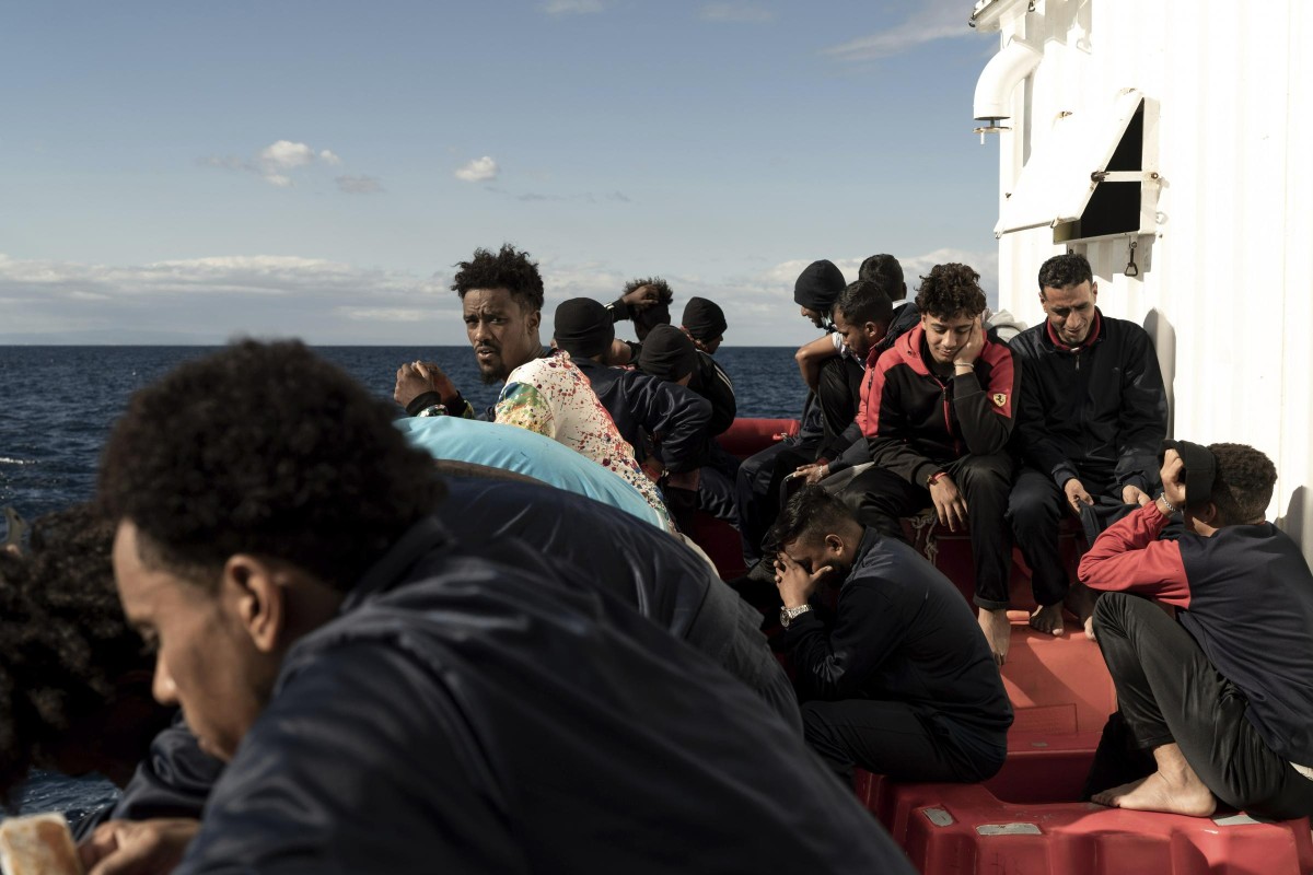 Migranti, Lampedusa al collasso: in 1200 soccorsi dalla Guardia costiera Migranti, Lampedusa al collasso: in 1200 soccorsi dalla Guardia costiera