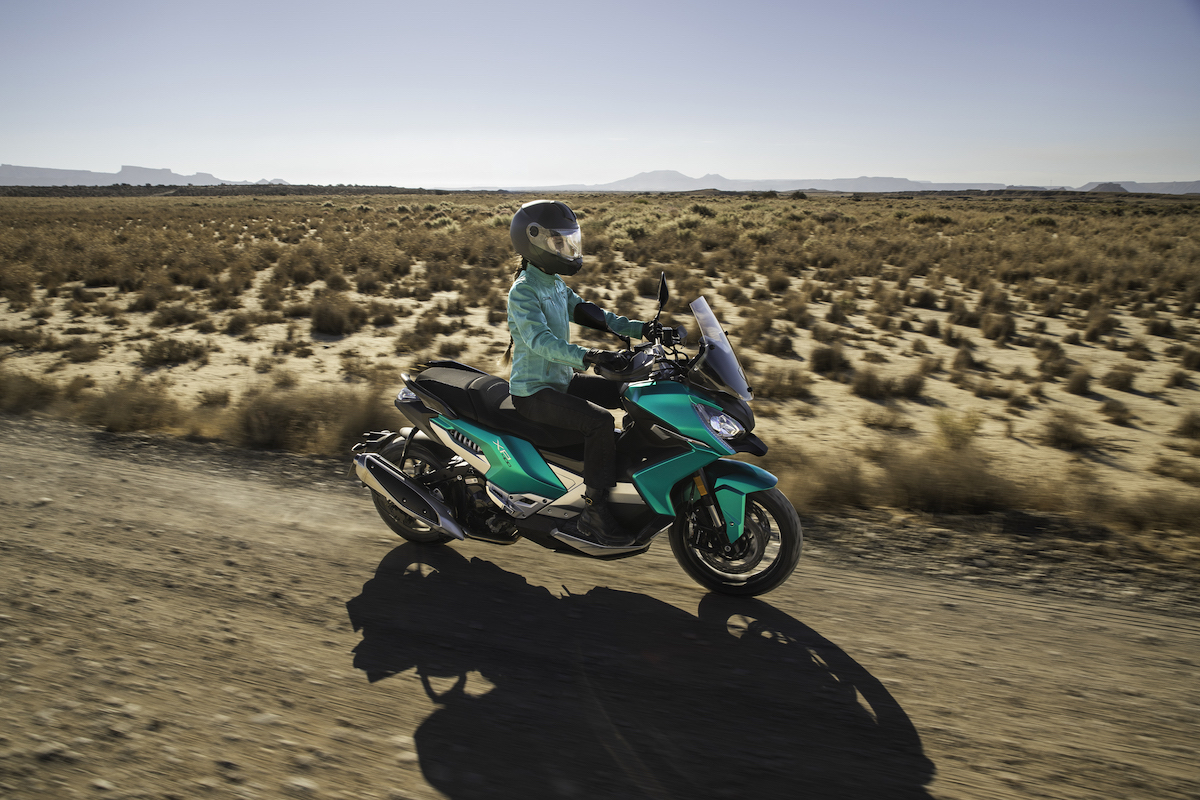 XP400 il primo modello della nuova generazione di scooter Peugeot XP400 il primo modello della nuova generazione di scooter Peugeot