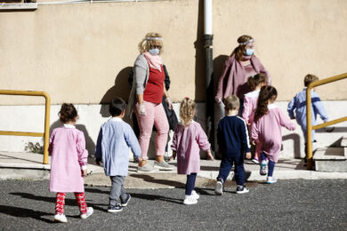 Altro che Ave Maria, la maestra sospesa usava l’olio di Medjugorje sui bambini