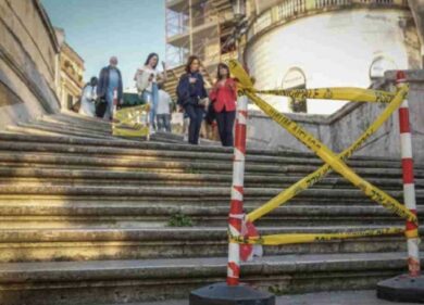 Roma: danneggiò scalinata Trinità dei Monti con Maserati, rinviato a giudizio