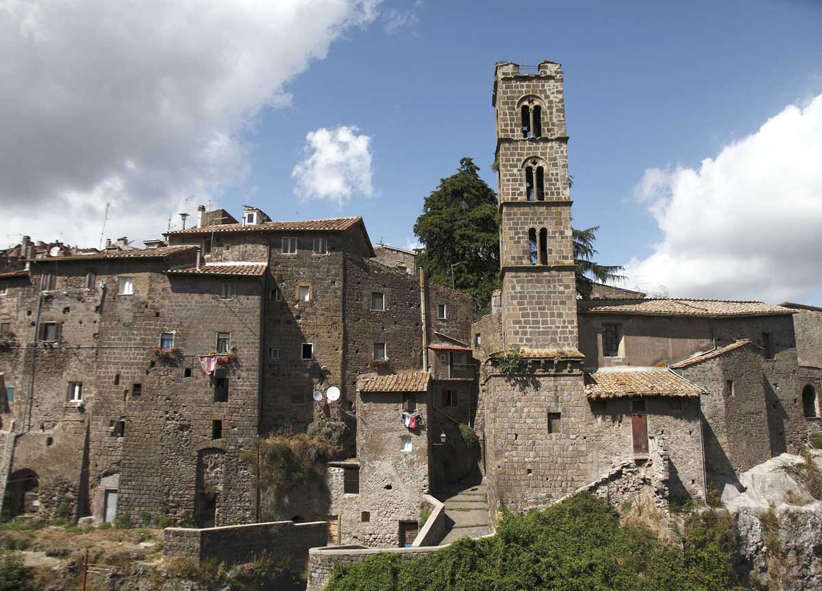 Ronciglione, due passi da Roma, vince il titolo, Borgo dei borghi 2023 su Rai3