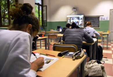 Trieste, molestie su ragazze13enni: educatore sospeso dall’insegnamento