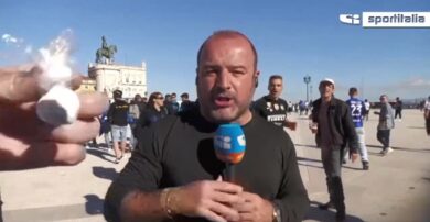 Inter-Benfica, pusher mostra busta di coca in diretta su Sportitalia – VIDEO