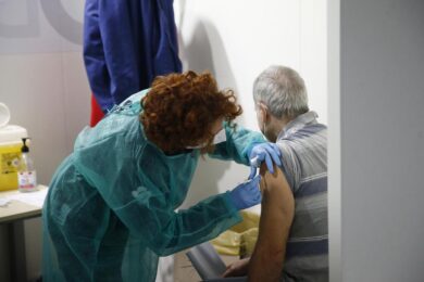 Covid, tutte le restrizioni bocciate dai giudici: dai vaccini alle mascherine