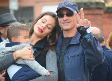 Eros Ramazzotti azzoppato ancora dal Covid: Radiorama ha debiti per 2,5 mln