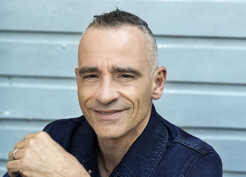 Eros Ramazzotti azzoppato ancora dal Covid: Radiorama ha debiti per 2,5 mln