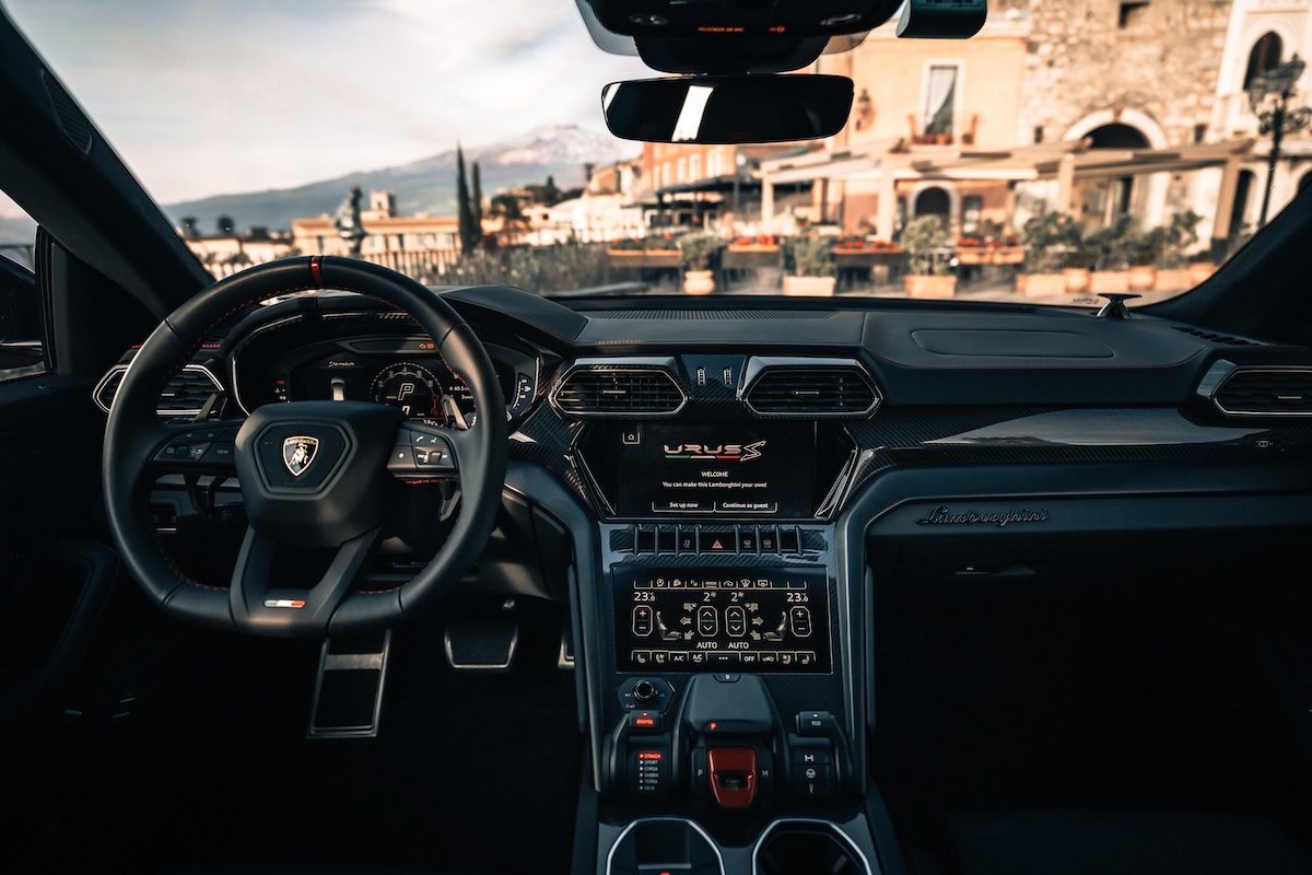 Con Lamborghini Urus S alla scoperta delle terre siciliane