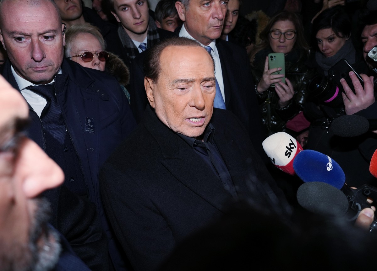 Berlusconi, quadro in costante miglioramento. Pier Silvio: “Ha visto il Milan” Berlusconi, quadro in costante miglioramento. Pier Silvio: “Ha visto il Milan”