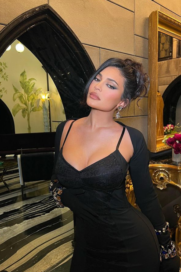 Dolce&Gabbana lancia la nuova campagna con protagonista Kylie Jenner. FOTO Dolce&Gabbana lancia la nuova campagna con protagonista Kylie Jenner. FOTO