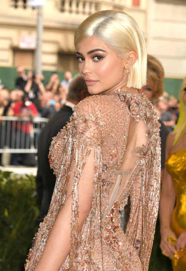 Dolce&Gabbana lancia la nuova campagna con protagonista Kylie Jenner. FOTO Dolce&Gabbana lancia la nuova campagna con protagonista Kylie Jenner. FOTO