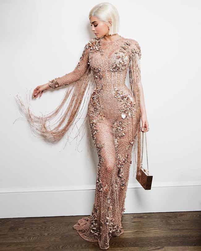 Dolce&Gabbana lancia la nuova campagna con protagonista Kylie Jenner. FOTO Dolce&Gabbana lancia la nuova campagna con protagonista Kylie Jenner. FOTO
