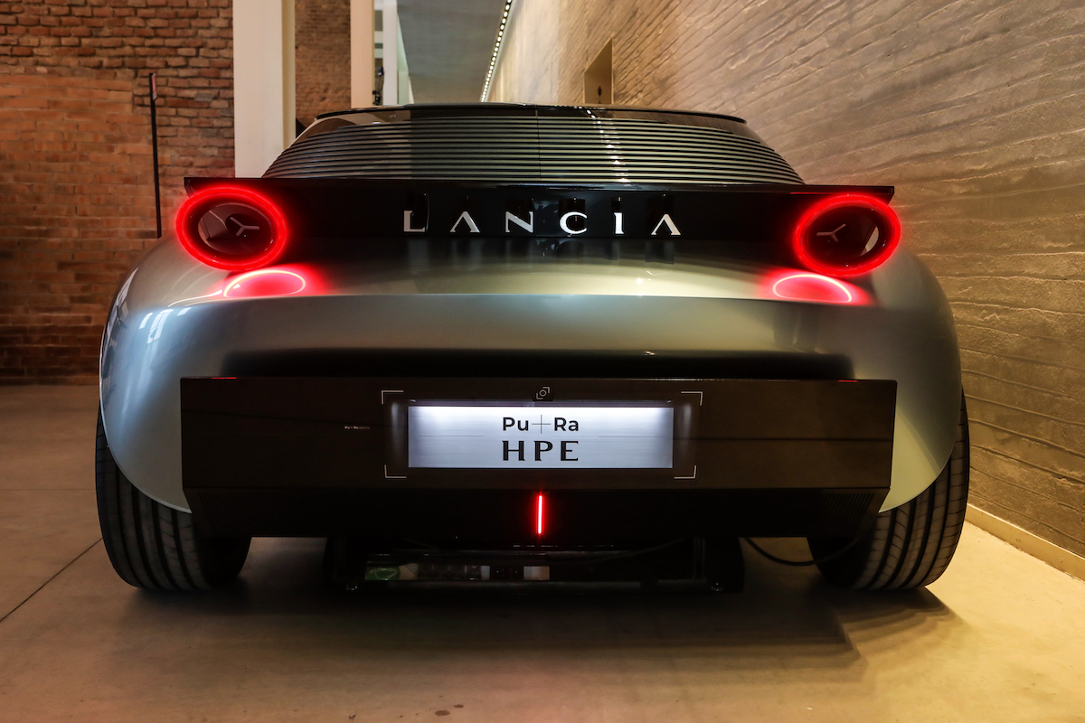 Lancia svela Pu+Ra HPE, la prima vettura della nuova era di Lancia