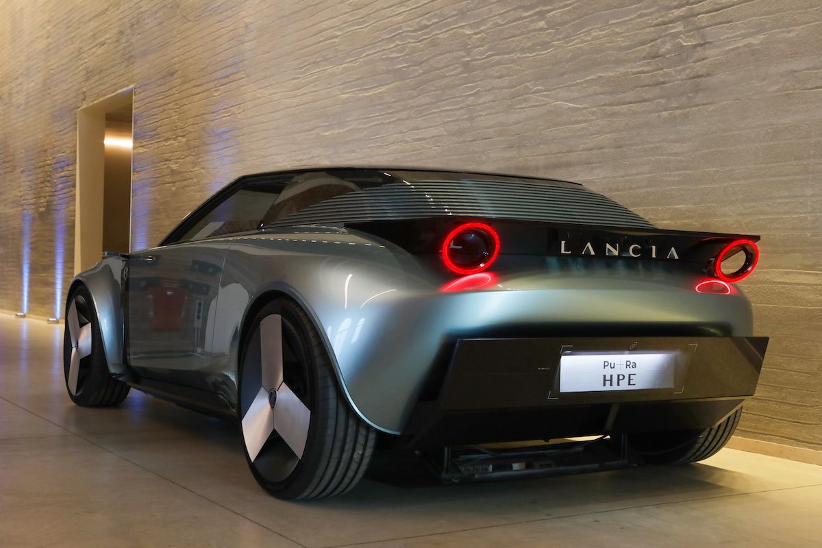 Lancia svela Pu+Ra HPE, la prima vettura della nuova era di Lancia