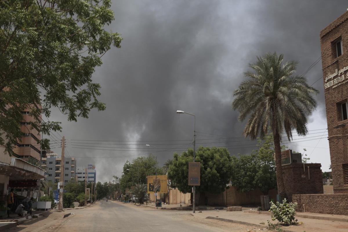 Sudan, guerra tra golpisti: centinaia tra morti e feriti. L’ombra della Russia Sudan, guerra tra golpisti: centinaia tra morti e feriti. L’ombra della Russia