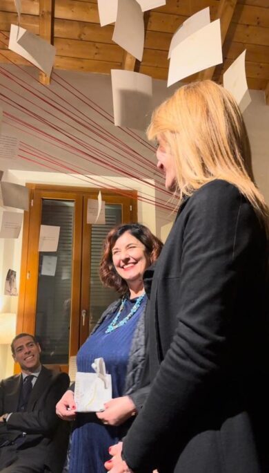 LA PRIMA DELL’ASSOCIAZIONE “NOI SQUADRA” NELLO SPAZIO ALDA MERINI