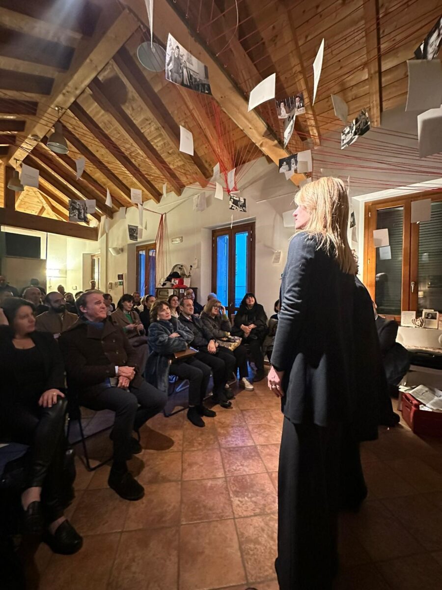 LA PRIMA DELL’ASSOCIAZIONE “NOI SQUADRA” NELLO SPAZIO ALDA MERINI LA PRIMA DELL’ASSOCIAZIONE “NOI SQUADRA” NELLO SPAZIO ALDA MERINI