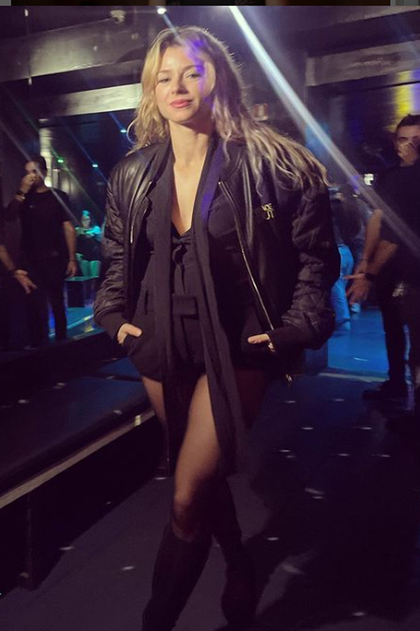 Camila Giorgi al Billie Jeean King Cup incanta, sotto il blazer niente… FOTO Camila Giorgi al Billie Jeean King Cup incanta, sotto il blazer niente… FOTO