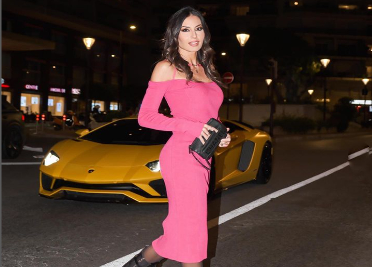 Elisabetta Gregoraci regina di Monaco, look da bollino rosso. Fan impazziti Elisabetta Gregoraci regina di Monaco, look da bollino rosso. Fan impazziti
