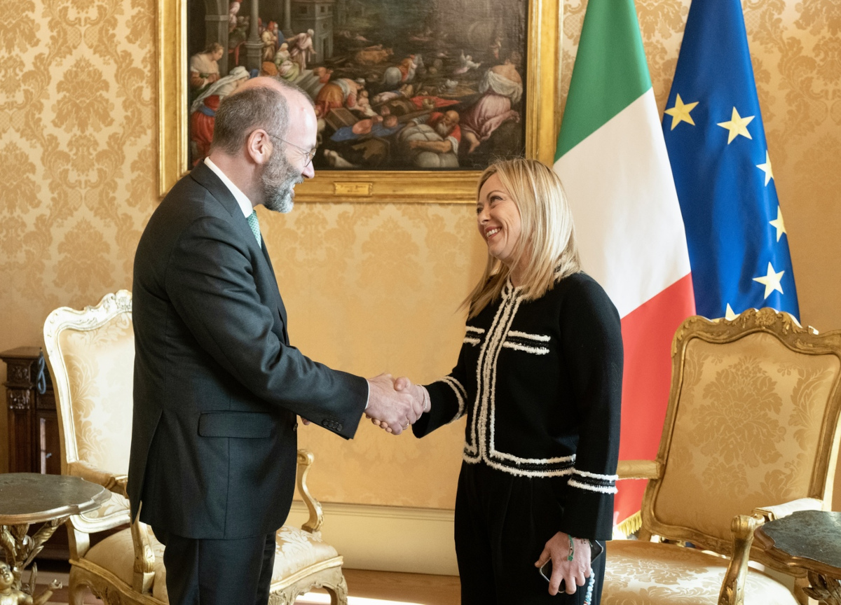 Weber: “Migranti? Pronti a costruire muri”. Il Ppe vuole l’alleanza con Meloni