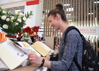 Un tuffo nella storia di Treccani: l’Enciclopedia apre il suo primo negozio