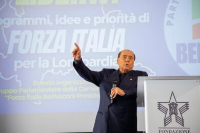 Berlusconi fuori dalla terapia intensiva: è in degenza ordinaria