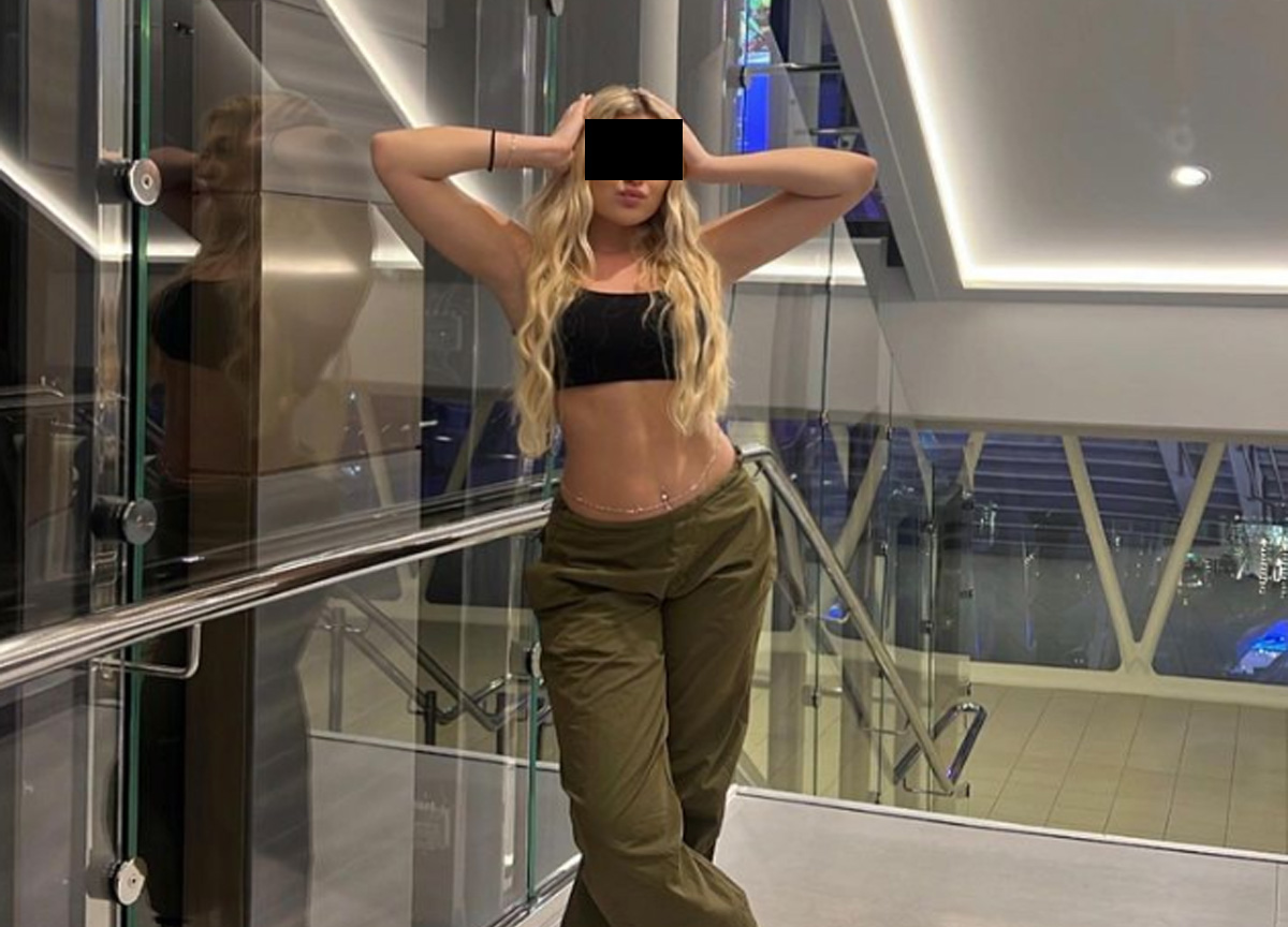 Chanel Totti, bacio con Cristian Babalus in discoteca. Ma il nuovo fidanzato della figlia 15enne del Pupone ha già un figlio Chanel Totti, bacio con Cristian Babalus in discoteca. Ma il nuovo fidanzato della figlia 15enne del Pupone ha già un figlio