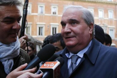 Fioroni seppellisce il Pd: “Ormai è ridotto a… 100 sfumature di rosso”