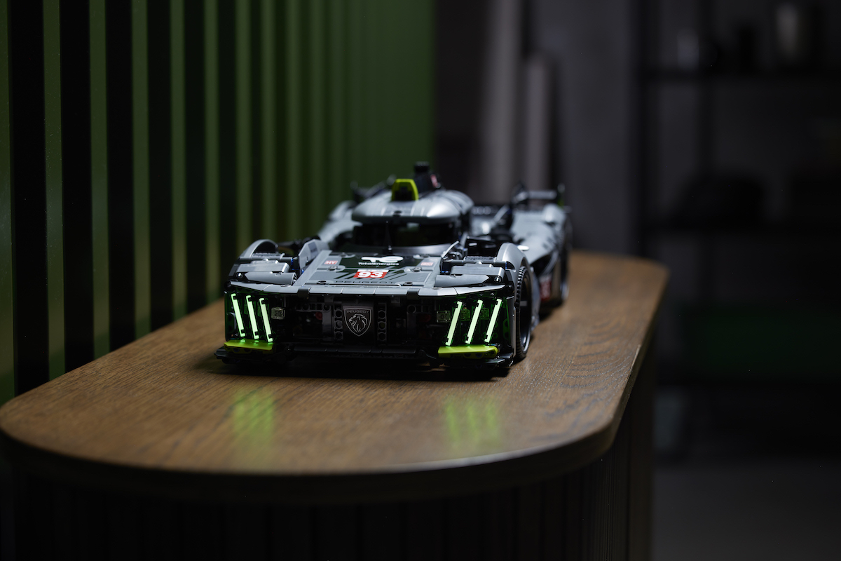 Lego: svela in scala 1:10 la rivoluzionaria Hypercar 9X8 di Peugeot Sport Lego: svela in scala 1:10 la rivoluzionaria Hypercar 9X8 di Peugeot Sport