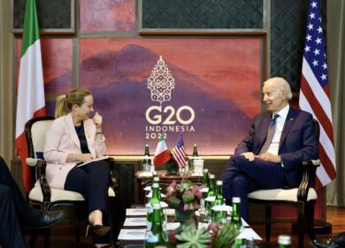 “Telegenica, veloce e intelligente”, il Washington Post incorona Meloni