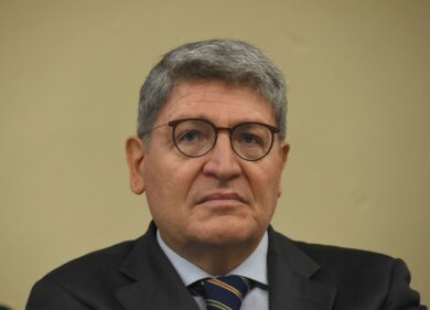 Migranti, il commissario Valenti a Lampedusa: “Accelerare i trasferimenti”