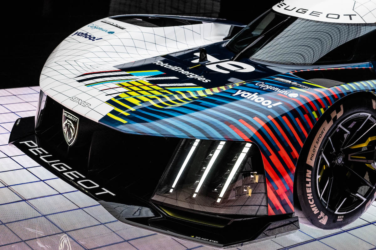 La nuova livrea dell’Hypercar PEUGEOT 9X8 alla Milano Design Week. La nuova livrea dell’Hypercar PEUGEOT 9X8 alla Milano Design Week.