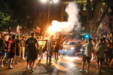 Roma-Feyenoord, la beffa: gli ultras olandesi a Roma via Napoli. E’ allarme