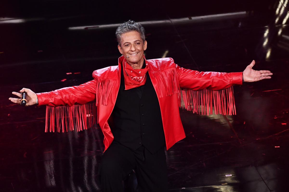 La gag tra Charlie Gnocchi e Fiorello: “Basta Rai, vieni a Rtl 102.5”. Video La gag tra Charlie Gnocchi e Fiorello: “Basta Rai, vieni a Rtl 102.5”. Video