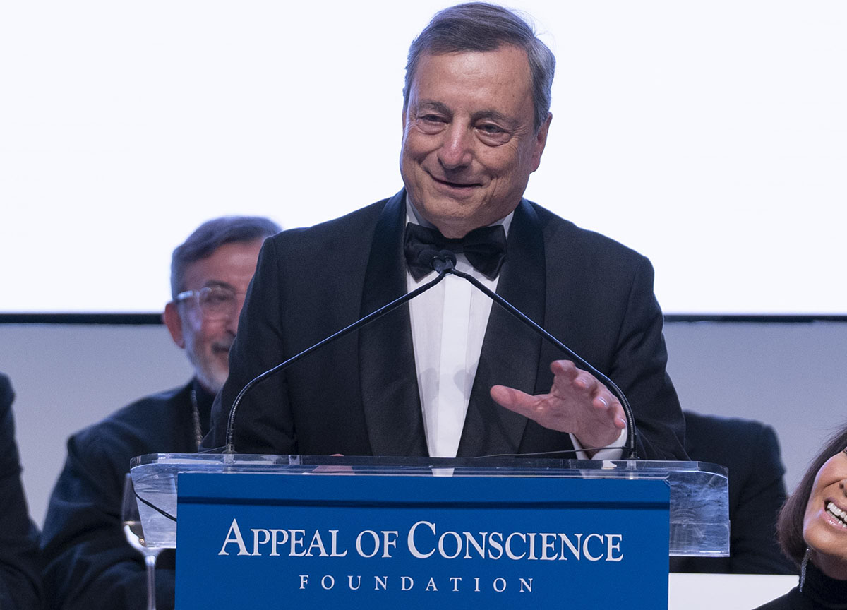 Draghi rifiuta la guida della Nato. L’Italia candida l’ammiraglio Cavo Dragone