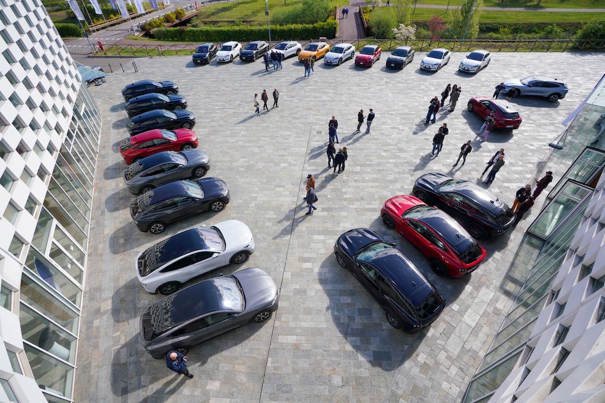 Ford ha portato in pista, sul circuito di Arese, i possessori di Mustang Mach- Ford ha portato in pista, sul circuito di Arese, i possessori di Mustang Mach-