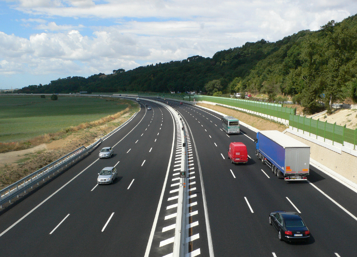 Ponte del 25 aprile, 12 milioni gli italiani in viaggio sulla rete di ASPI Ponte del 25 aprile, 12 milioni gli italiani in viaggio sulla rete di ASPI