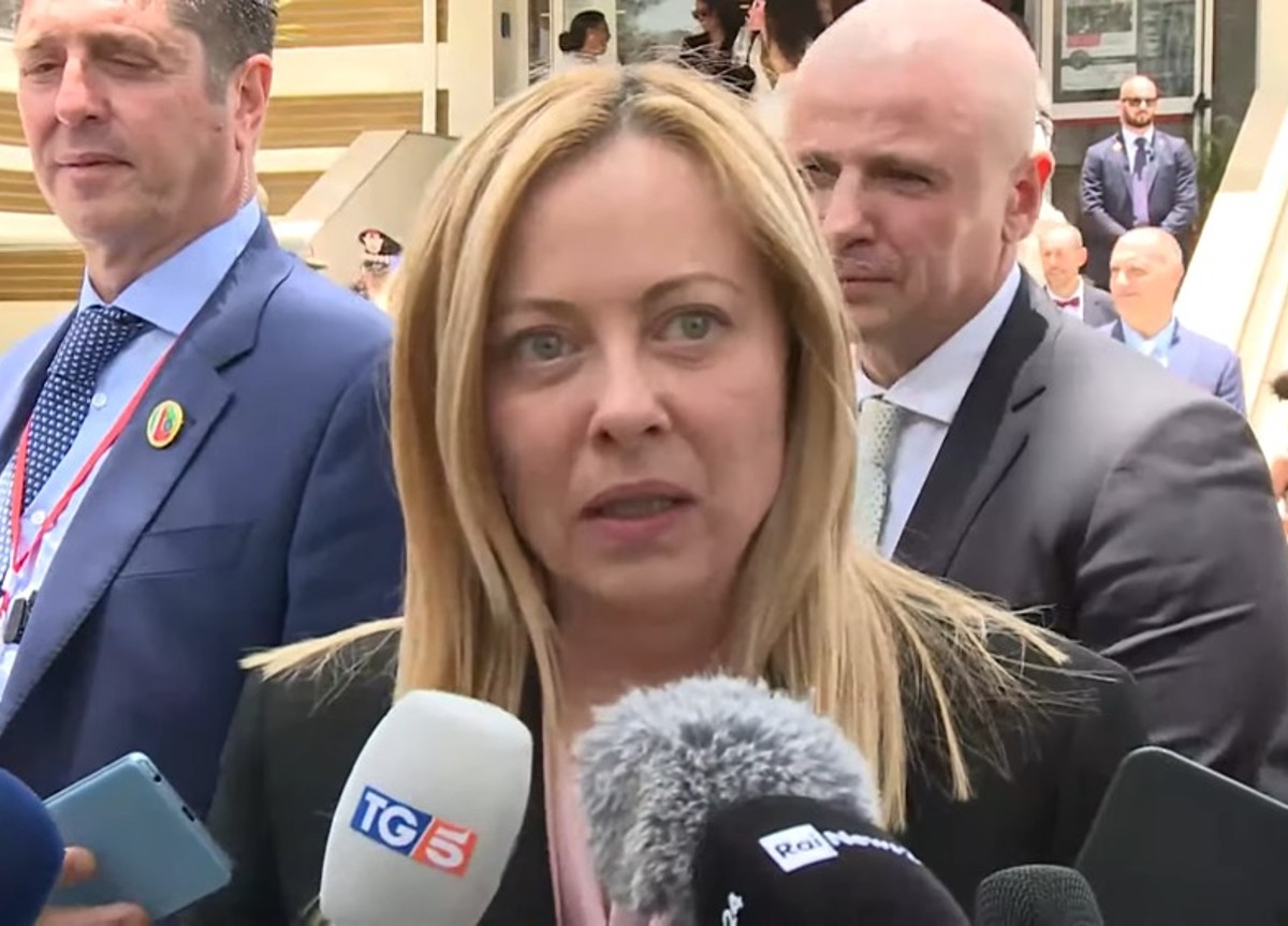 Meloni: “In arrivo 900mila migranti. Rischio collasso. Non c’è più tempo”