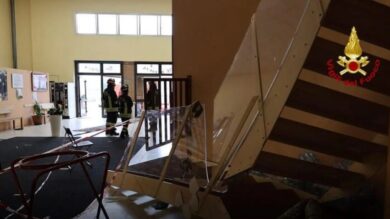 Vicenza, crolla una scala dentro una moschea. Cinque feriti. VIDEO