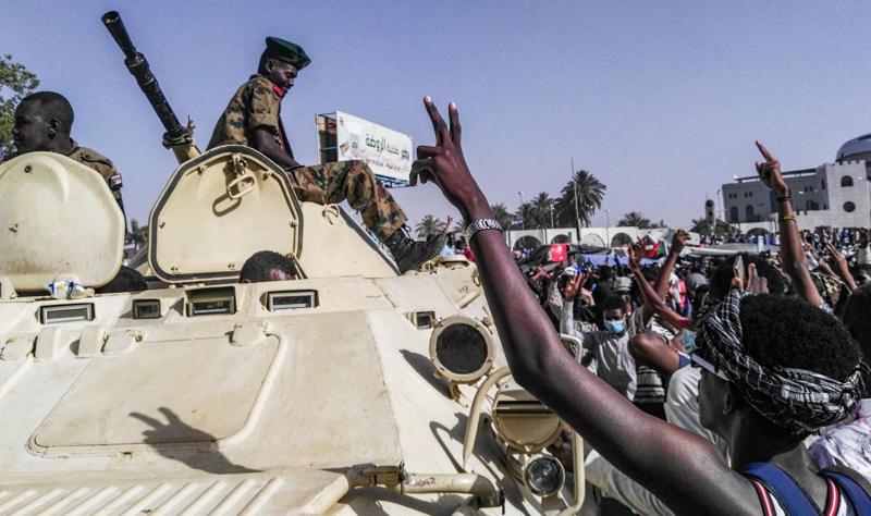 Sudan, l’Ue pianifica l’evacuazione dei cittadini. Ci sono anche 250 italiani Sudan, l’Ue pianifica l’evacuazione dei cittadini. Ci sono anche 250 italiani