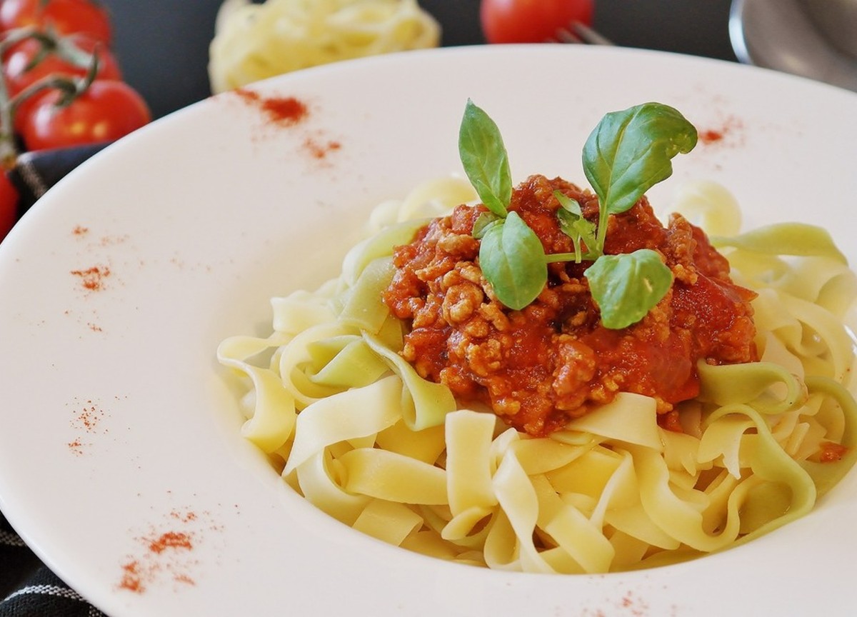 Il ragù alla bolognese cambia, nuova ricetta: non serve scomodare i grilli Il ragù alla bolognese cambia, nuova ricetta: non serve scomodare i grilli