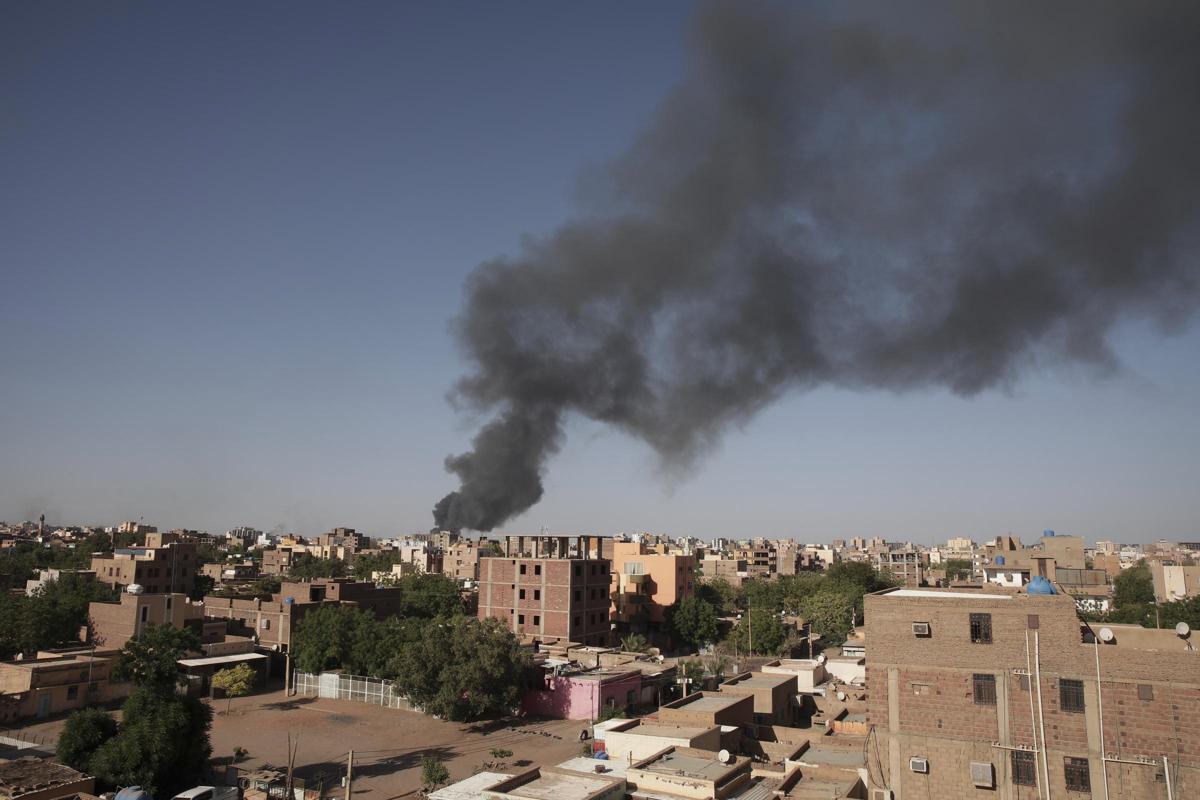 Sudan caos, si teme guerra ampia. Stranieri in fuga, piano per gli italiani Sudan caos, si teme guerra ampia. Stranieri in fuga, piano per gli italiani