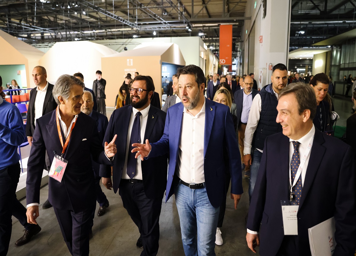Salone del Mobile: 300mila visitatori, +15%. Porro: “Abbiamo riacceso Milano” Salone del Mobile: 300mila visitatori, +15%. Porro: “Abbiamo riacceso Milano”