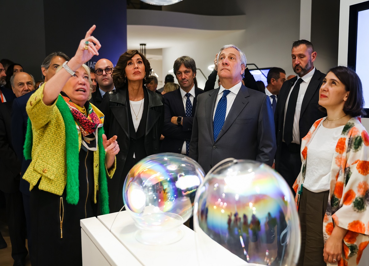 Salone del Mobile: 300mila visitatori, +15%. Porro: “Abbiamo riacceso Milano” Salone del Mobile: 300mila visitatori, +15%. Porro: “Abbiamo riacceso Milano”