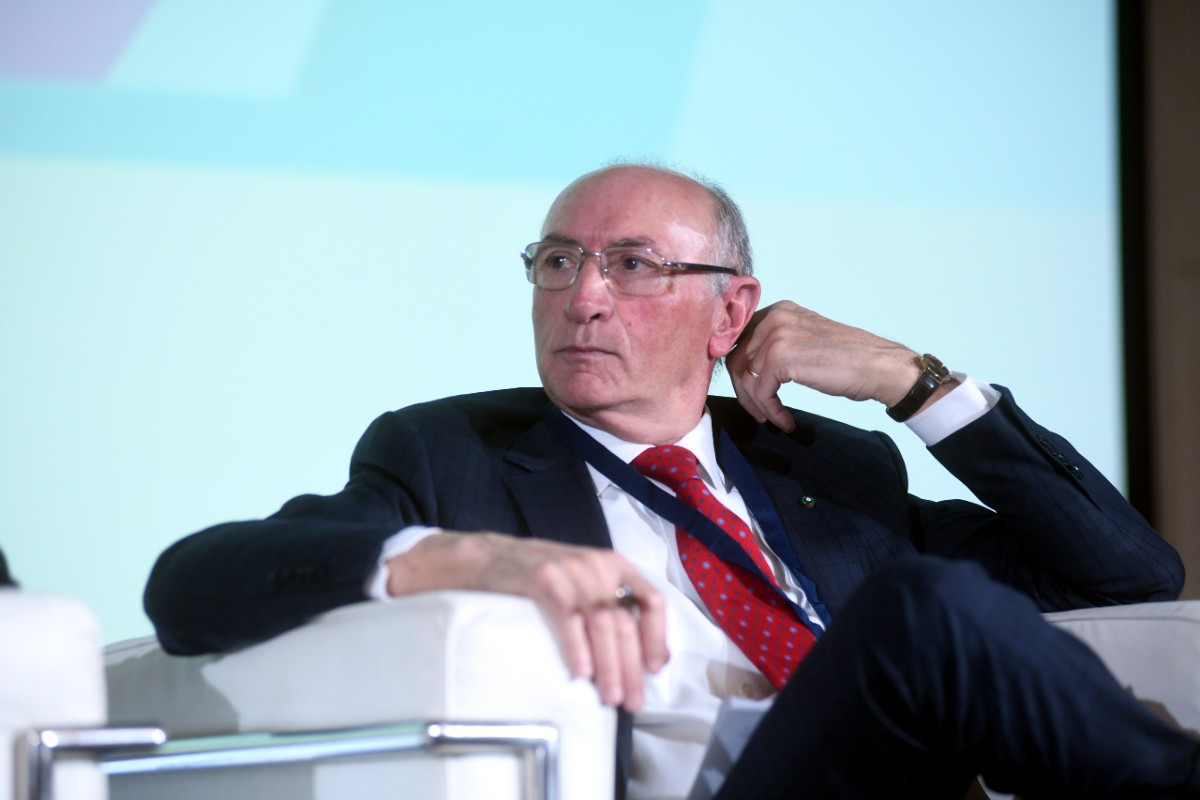 I grandi banchieri steccano: Ghizzoni mette in liquidazione E-Lendingatwork I grandi banchieri steccano: Ghizzoni mette in liquidazione E-Lendingatwork
